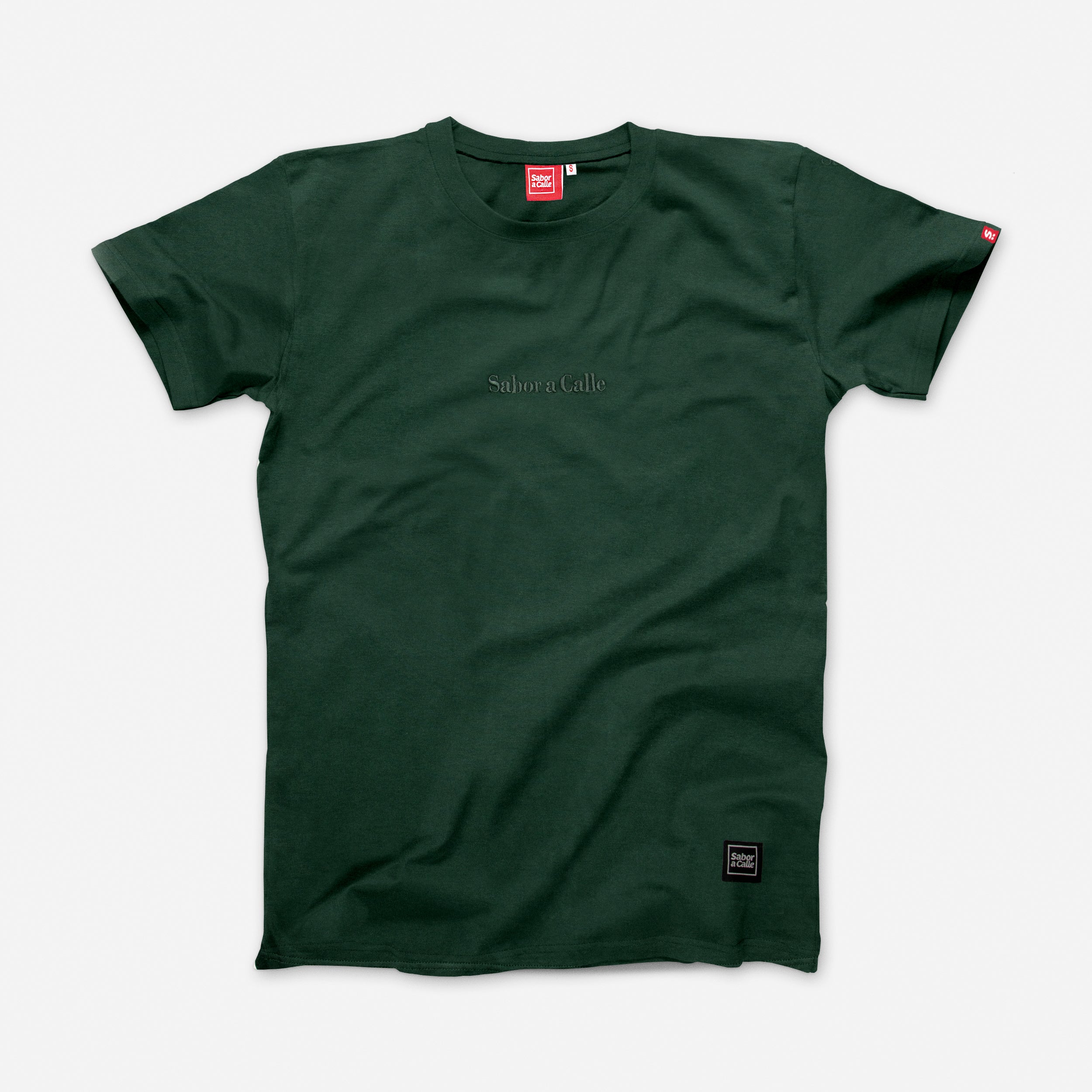 REMERA BORDADO SERIF - VERDE