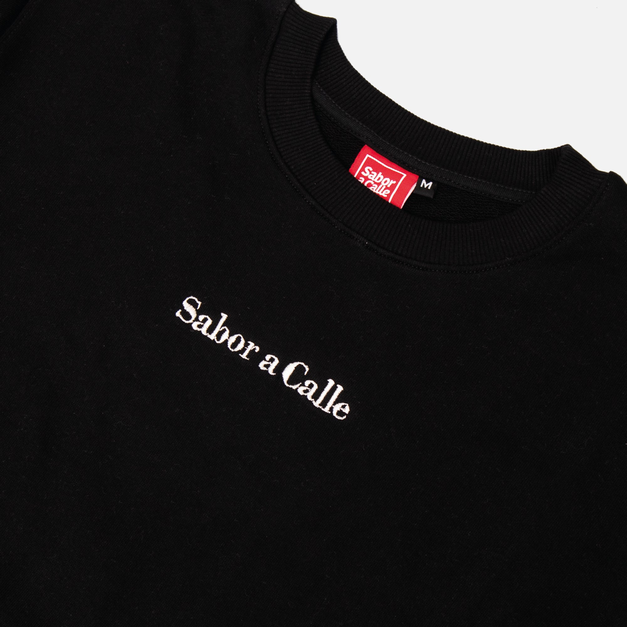 BUZO CREWNECK SERIF LOGO NEGRO