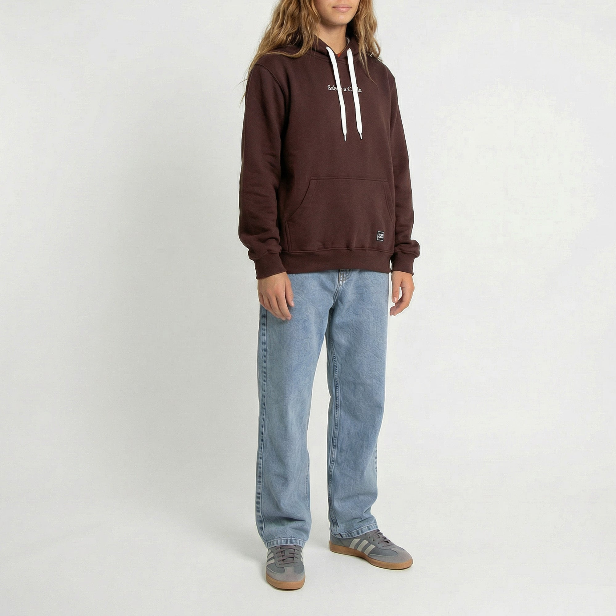 BUZO HOODIE BORDADO SERIF CHOCOLATE