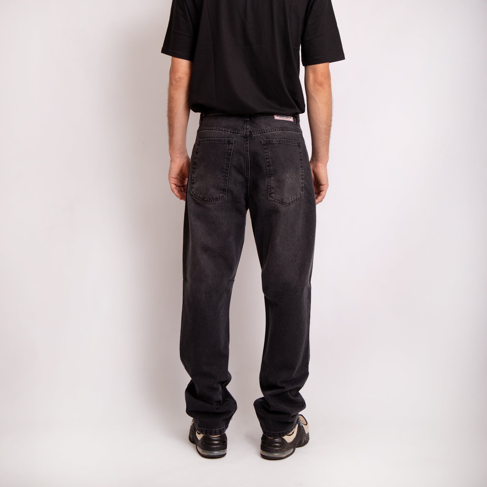 PANTALÓN JEAN RECTO NEGRO
