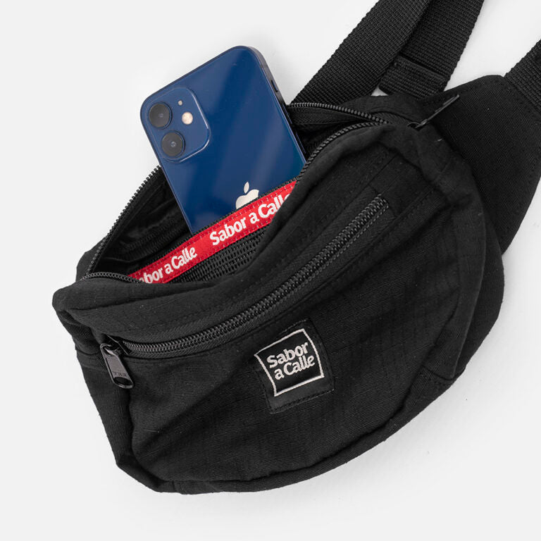 RIÑONERA SQUARE LOGO X PERIFERA [RIPSTOP] – NEGRO